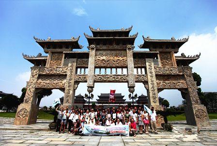 全國重點(diǎn)網(wǎng)媒采訪團(tuán)參訪仁和集團(tuán)